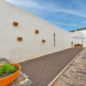 https://charming-villa-free-wifi.in-canary-islands.com